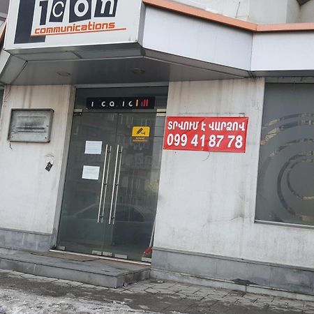 Aaa Hotel Erevan Exterior foto
