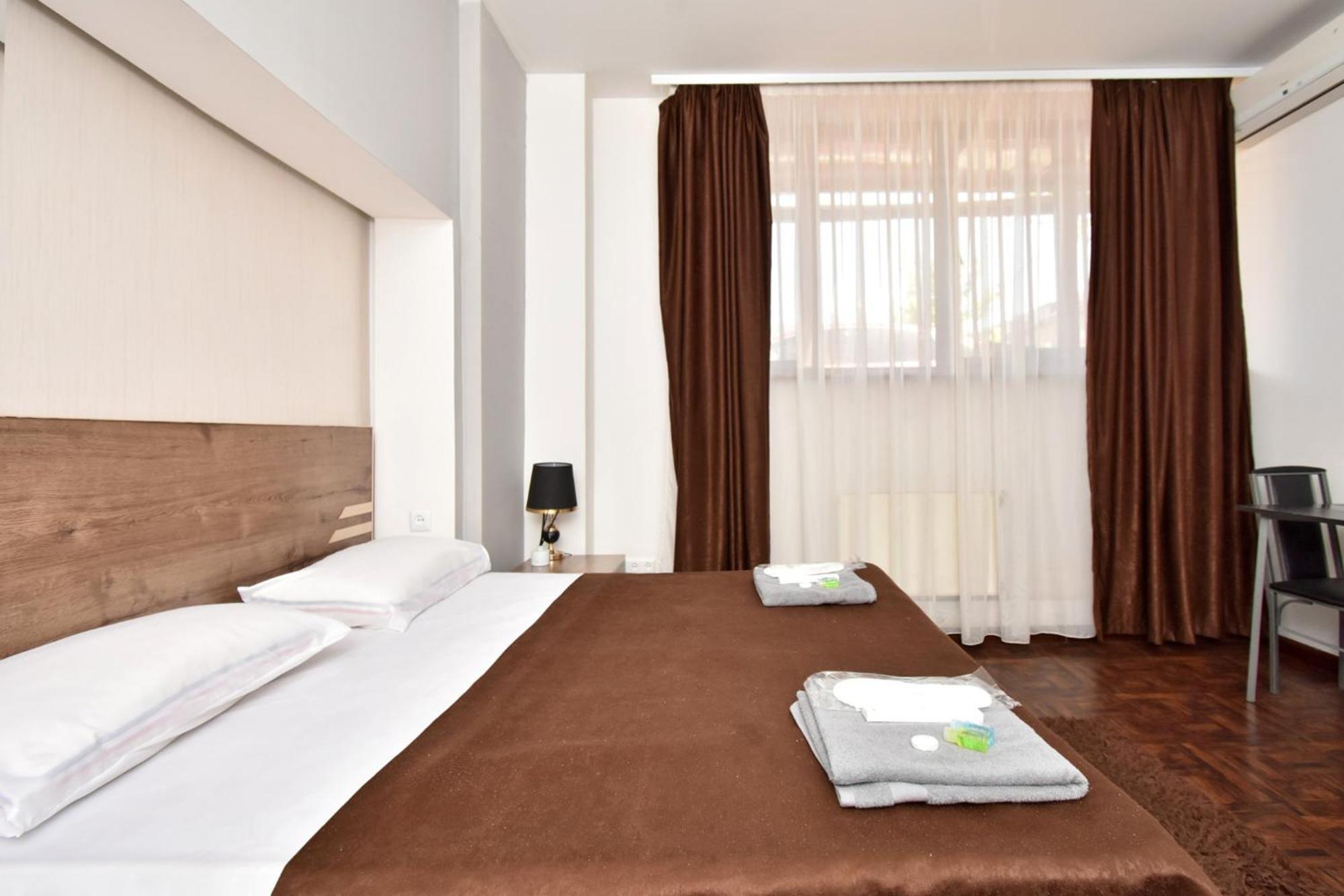 Aaa Hotel Erevan Exterior foto